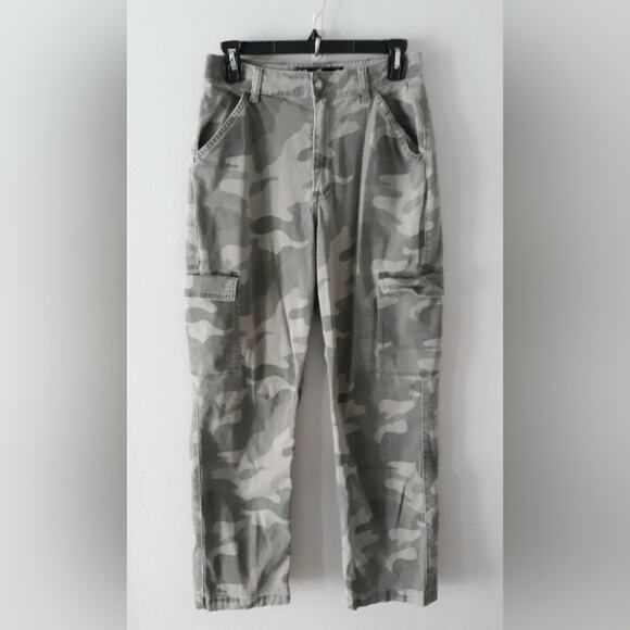 Hollister Camo Cargo Pants - Picture 1 of 5